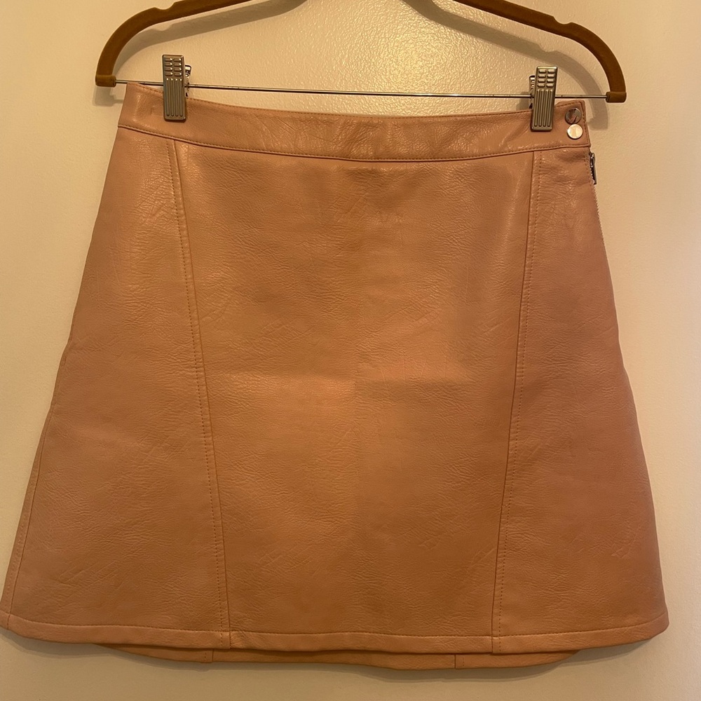 Zara Pink Blush Faux Leather Vegan Mini Skirt size M 
Worn once